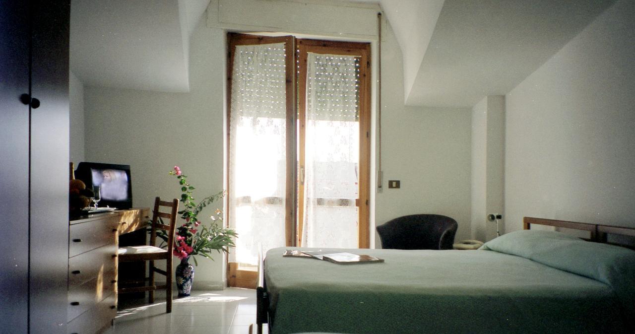 Hotel Europa Casal Velino Buitenkant foto