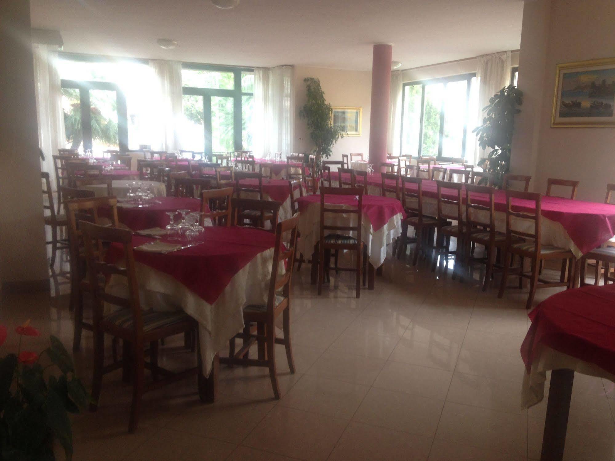 Hotel Europa Casal Velino Buitenkant foto